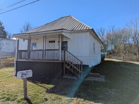 736 4th St in Bristol, TN - Building Photo