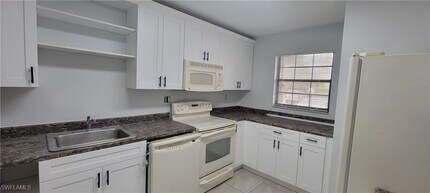 5233 Treetops Dr in Naples, FL - Building Photo - Building Photo