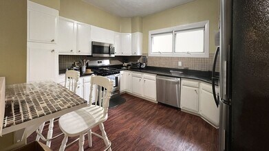 82 Willow St, Unit 1 in Cambridge, MA - Building Photo - Building Photo