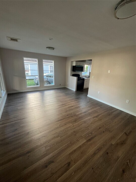 222 E Adoue Ave in Baytown, TX - Building Photo