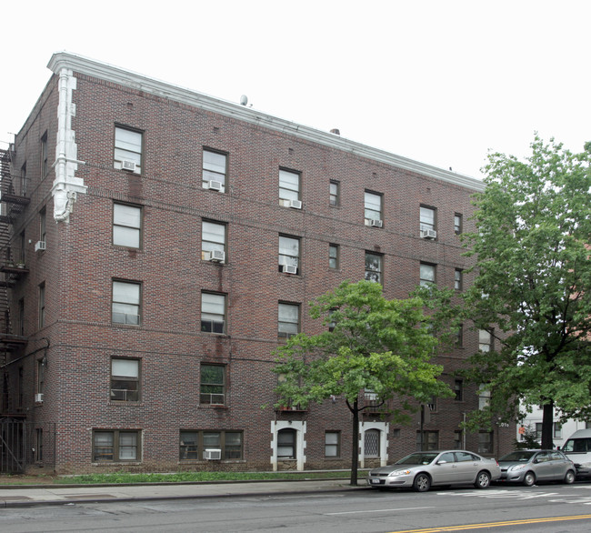 8015 Bay Pky in Brooklyn, NY - Foto de edificio - Building Photo