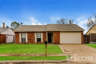 1609 Santa Fe Trail in Grand Prairie, TX - Building Photo