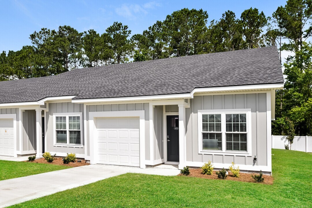 1099 Walker Point Wy in Brunswick, GA - Building Photo