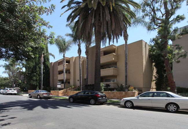 4642 Willis Ave in Sherman Oaks, CA - Foto de edificio - Building Photo