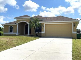 732 Bowman Terrace in Port Charlotte, FL - Building Photo