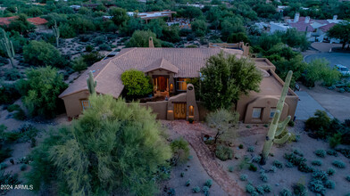 8315 E Bronco Trail in Scottsdale, AZ - Foto de edificio - Building Photo