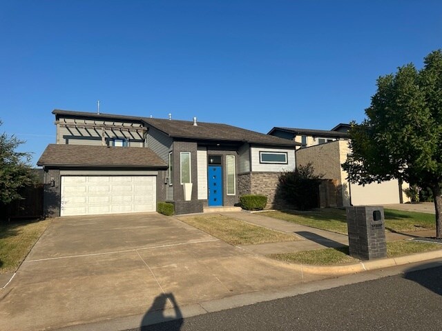 17337 Sparrowhawk Ln in Edmond, OK - Building Photo