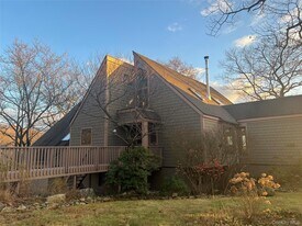 76 Whippoorwill Pond Rd in Garrison, NY - Building Photo