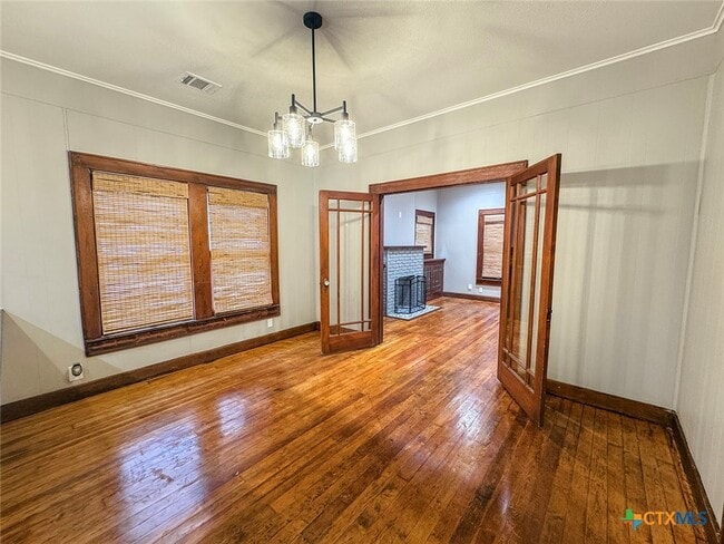 property at 507 W Brazos St