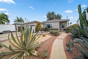 4754 Castana Ave in Lakewood, CA - Building Photo