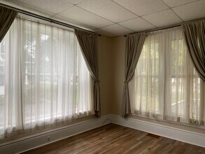 54 Oxford Rd, Unit First floor, right in New Hartford, NY - Building Photo - Building Photo
