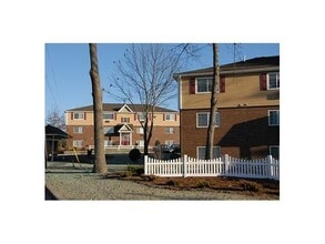 3981 Brown Ave in Manchester, NH - Building Photo - Building Photo
