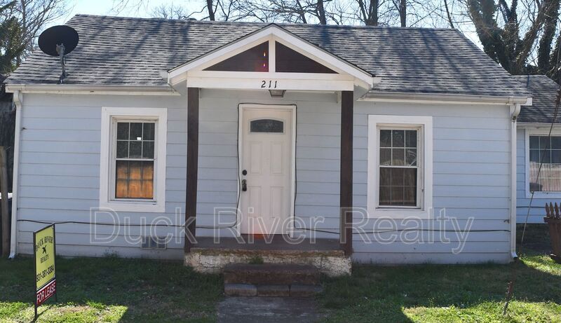 211 W 10th St in Columbia, TN - Building Photo