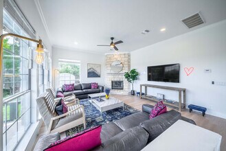 8902 Feather Hill Rd in Austin, TX - Building Photo - Building Photo