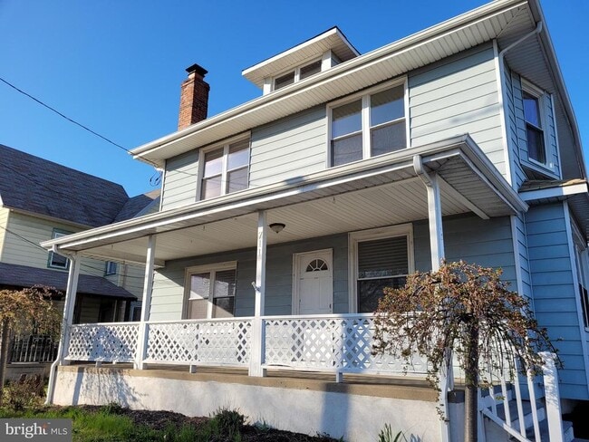 property at 711 Bridgeboro St