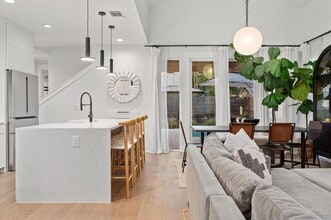 2104 E 2nd St in Austin, TX - Building Photo - Building Photo