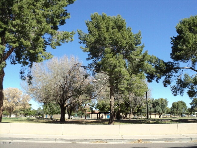 3801 W Poinsettia Dr