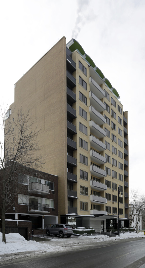 apartments tour des pins montreal photos