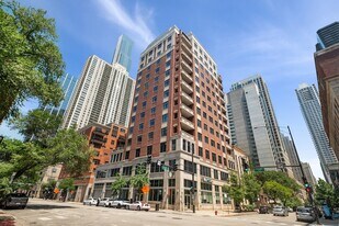 30 W Erie St, Unit 402 in Chicago, IL - Building Photo