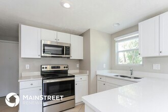 2937 Maiden Ln in Sarasota, FL - Building Photo - Building Photo