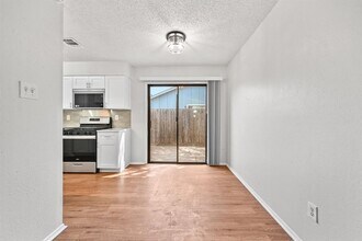 2409 Berkett Dr in Austin, TX - Building Photo - Building Photo