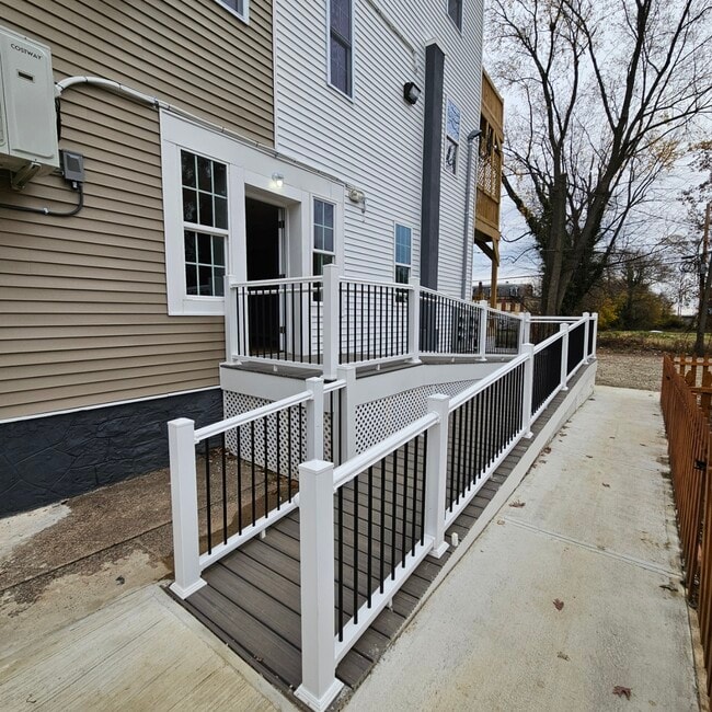 429 E 9th St in Chester, PA - Building Photo - Building Photo