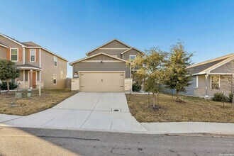 4303 Brigade Bnd in Converse, TX - Foto de edificio - Building Photo