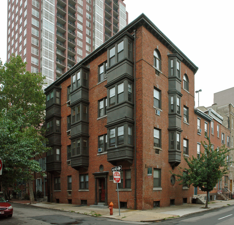 425-427 S Carlisle St in Philadelphia, PA - Building Photo