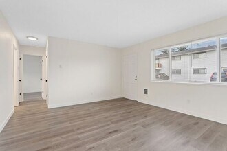 851 NE 55th Ave in Portland, OR - Building Photo - Building Photo