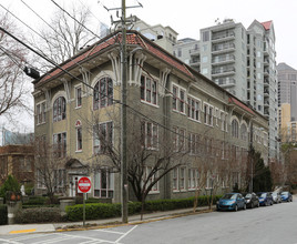 1116 Piedmont Ave NE in Atlanta, GA - Foto de edificio - Building Photo