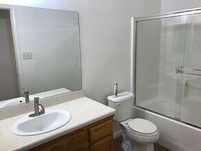 5103 Casa Bonita Dr in Bakersfield, CA - Building Photo - Building Photo