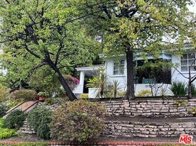 574 Stassi Ln in Santa Monica, CA - Building Photo