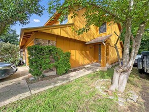 10403 Golden Meadow Dr in Austin, TX - Building Photo - Building Photo
