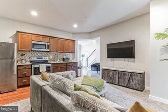 5325 Manor Park Dr in Upper Marlboro, MD - Building Photo - Building Photo