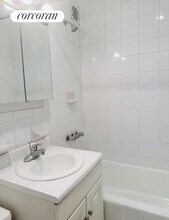 117 W 58th St in New York, NY - Building Photo - Building Photo