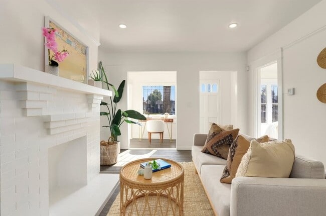 5001 S Wilton Pl in Los Angeles, CA - Building Photo - Building Photo