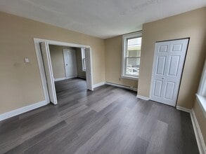 45 E High St, Unit 1W in Hummelstown, PA - Foto de edificio - Building Photo