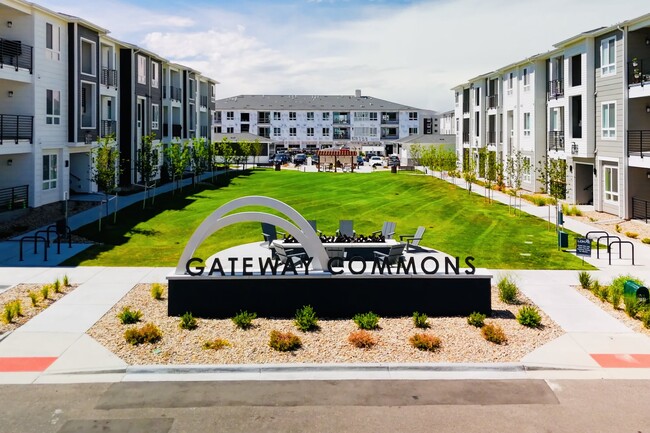 6153 N Ceylon St, Unit 2302 in Denver, CO - Foto de edificio - Building Photo