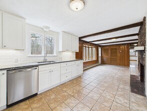 215 Stoney Lea Rd in Dedham, MA - Building Photo - Building Photo
