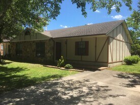 735 Bradley Dr, Unit A in Cookeville, TN - Building Photo