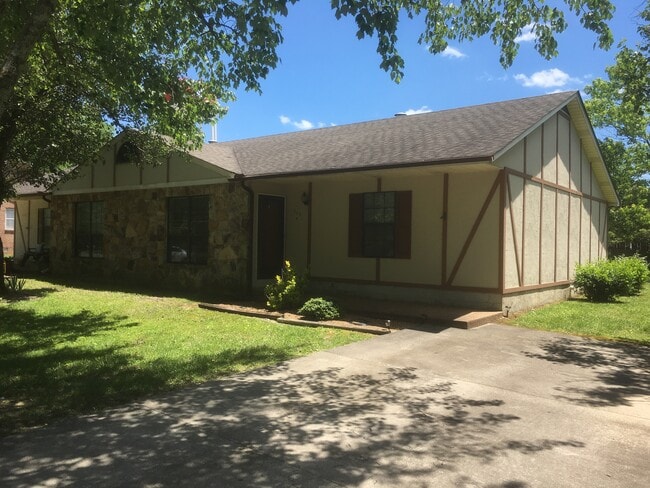 735 Bradley Dr, Unit A