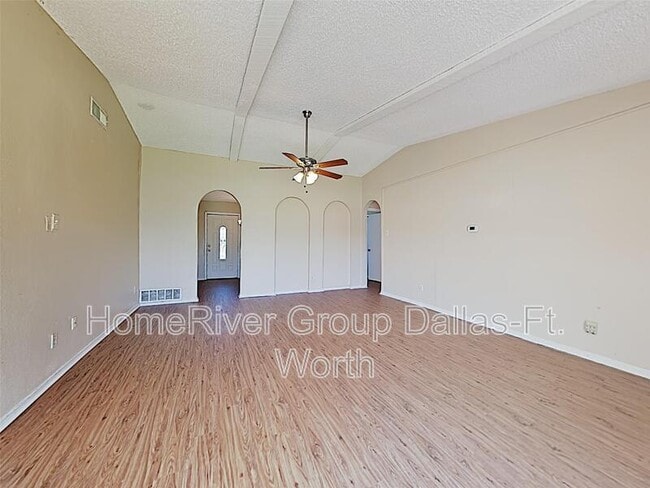 2106 Austin Dr in Carrollton, TX - Building Photo - Building Photo