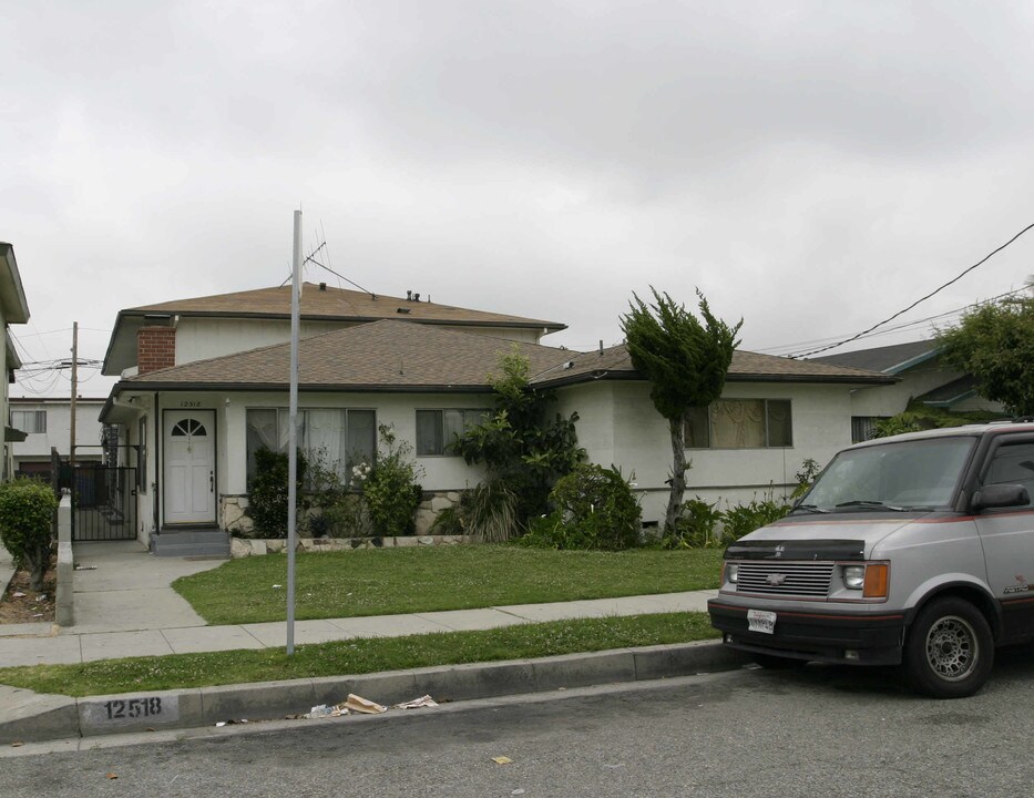 12518 Menlo Ave in Hawthorne, CA - Building Photo