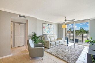 1801 N Flagler Dr, Unit 436 in West Palm Beach, FL - Building Photo - Building Photo