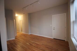 4200 N Milwaukee Ave in Chicago, IL - Building Photo - Building Photo
