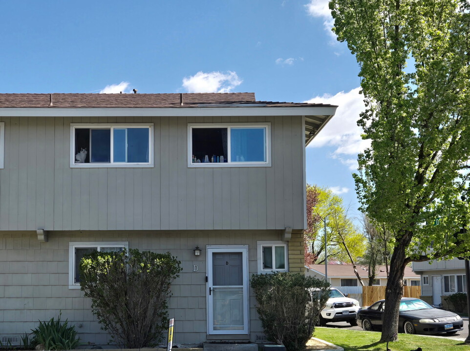 1346 El Dorado Dr in Gardnerville, NV - Foto de edificio