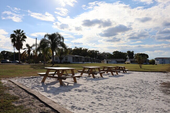 1225 W Pierce St, Unit B in Lake Alfred, FL - Building Photo - Building Photo