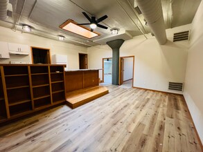 311 N 8th St, Unit 520 in Lincoln, NE - Foto de edificio - Building Photo