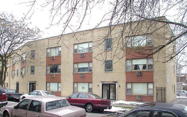 2426 E 73rd St in Chicago, IL - Building Photo