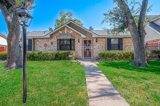 10535 Huntington View Dr in Houston, TX - Building Photo - Building Photo